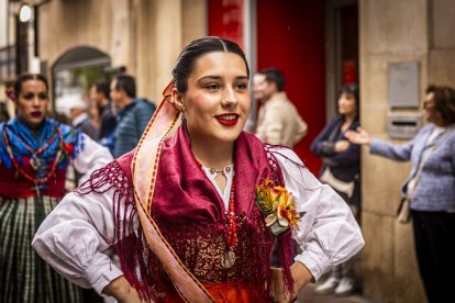 Danzas y músicas folclóricas por las calles de Soria