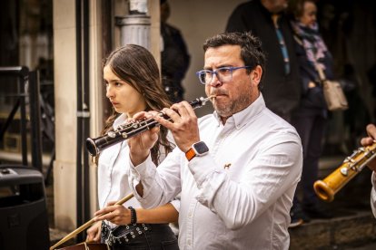 Danzas y músicas folclóricas por las calles de Soria