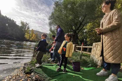 Los más jóvenes aprenden y disfrutan de la pesca