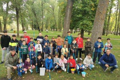 Los más jóvenes aprenden y disfrutan de la pesca