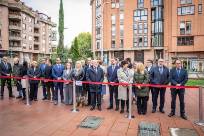 Acto conmemorativo en la plaza del Centro Cívico Bécquer.