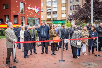 Acto conmemorativo en la plaza del Centro Cívico Bécquer.