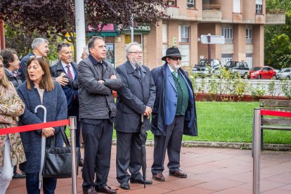 Acto conmemorativo en la plaza del Centro Cívico Bécquer.