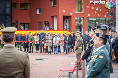 Acto conmemorativo en la plaza del Centro Cívico Bécquer.