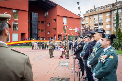 Acto conmemorativo en la plaza del Centro Cívico Bécquer.