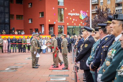 Acto conmemorativo en la plaza del Centro Cívico Bécquer.