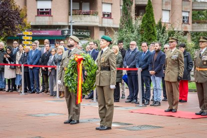 Acto conmemorativo en la plaza del Centro Cívico Bécquer.