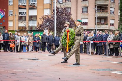 Acto conmemorativo en la plaza del Centro Cívico Bécquer.