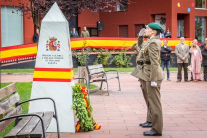 Acto conmemorativo en la plaza del Centro Cívico Bécquer.