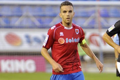 Julio Álvarez como capitán del Numancia.