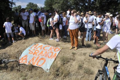 Protestas por la construcción de la granja en Cidones en una foto de archivo.