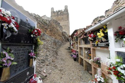 Cementerio dentro del castillo en la localidad soriana de Vozmediano.