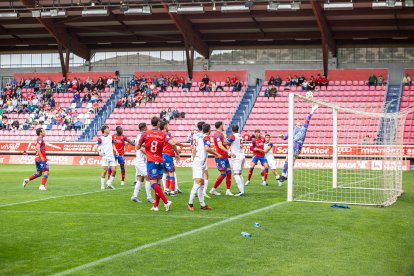 Poco premio para un Numancia que dispuso de más y mejores ocasiones que el rival.