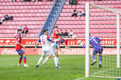 Poco premio para un Numancia que dispuso de más y mejores ocasiones que el rival.