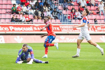 Poco premio para un Numancia que dispuso de más y mejores ocasiones que el rival.