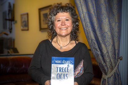 La autora del libro 'Trece Ocas', durante la presentación de la obra en Soria.