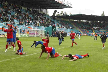 Fiesta en el césped del Helmántico.