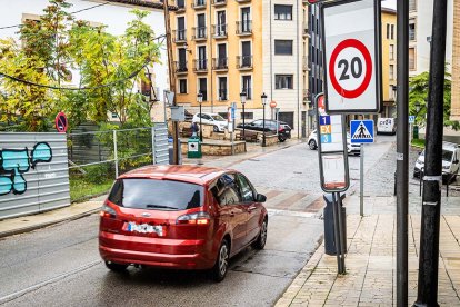 Entrada a la zona pacificada del centro, dentro de la futura Zona de Bajas Emisiones - MARIO TEJEDOR