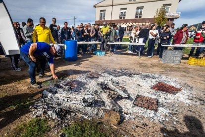 Ganado y actividades tradicionales en una agradable mañana