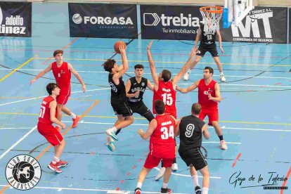 El Club Soria Baloncesto le plantó cara a la Universidad de Valladolid.