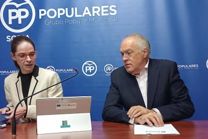 Belén Izquierdo y Javier Muñoz Remacha durante su comparecencia.