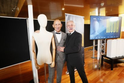 Modesto Lomba, a la izquierda, junto a Pedro Mansilla en la Audiencia.