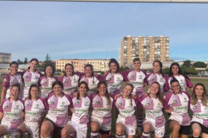 El equipo femenino del Ingenieros de rugby.