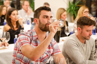 Bodega del Abad invitó a una cata y un cóctel en Soria