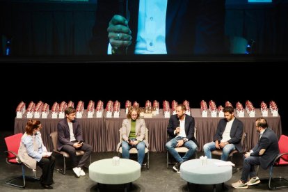 El soriano Pablo Machín se dirige al auditorio en la mesa redonda en la que compartió debate con Santi Denia, Javier Baraja y Mercedes Gómez.