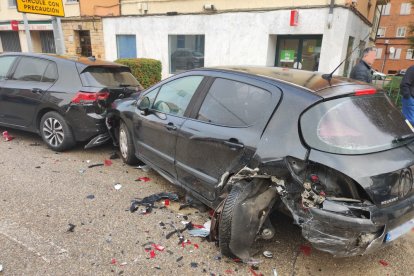 Estado de los dos vehículos dañados por el accidente en Soria.