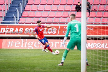 El Numancia se mantiene líder con un gol de Bonilla.