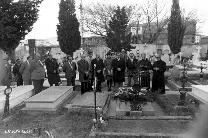 Cementerio. Homenaje a D. Clemente Saenz García en 1973