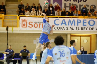 Adrián Olalla en la clara victoria del Grupo Herce ante Lugo.