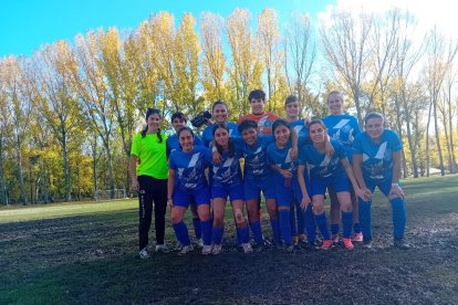 Once del Calasanz femenino que ganaba en Almazán.