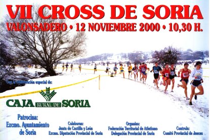 El cross de Soria celebra su treinta aniversario y lo hará con homenajes y exposiciones. En la imagen la edición de 1999 con Valonsadero nevado.