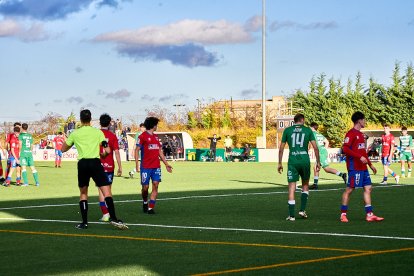 La Ciudad Deportiva acogió el derbi de Regional entre el CD Numancia B y el CD San José.