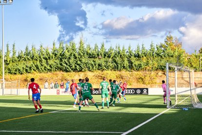 La Ciudad Deportiva acogió el derbi de Regional entre el CD Numancia B y el CD San José.