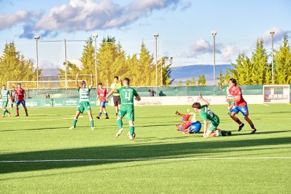 La Ciudad Deportiva acogió el derbi de Regional entre el CD Numancia B y el CD San José.