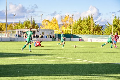 La Ciudad Deportiva acogió el derbi de Regional entre el CD Numancia B y el CD San José.