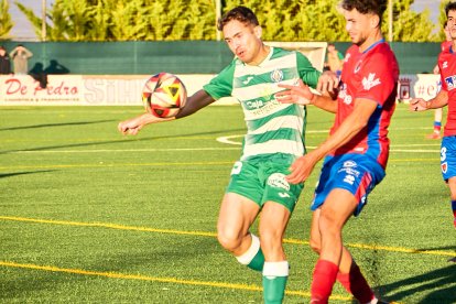 La Ciudad Deportiva acogió el derbi de Regional entre el CD Numancia B y el CD San José.