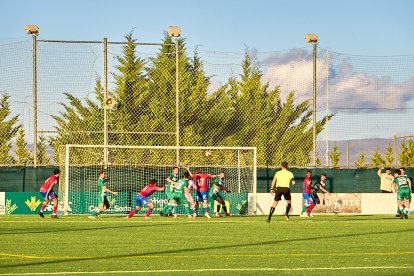 La Ciudad Deportiva acogió el derbi de Regional entre el CD Numancia B y el CD San José.