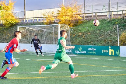 La Ciudad Deportiva acogió el derbi de Regional entre el CD Numancia B y el CD San José.