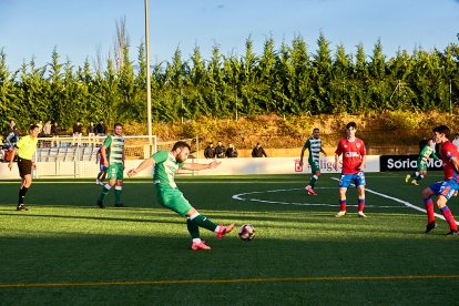 La Ciudad Deportiva acogió el derbi de Regional entre el CD Numancia B y el CD San José.