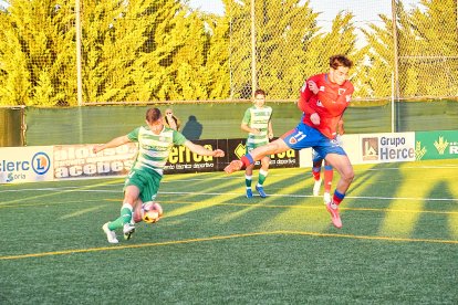 La Ciudad Deportiva acogió el derbi de Regional entre el CD Numancia B y el CD San José.