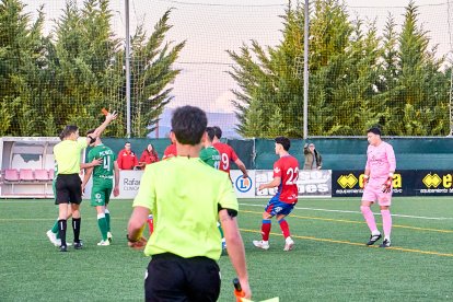 La Ciudad Deportiva acogió el derbi de Regional entre el CD Numancia B y el CD San José.