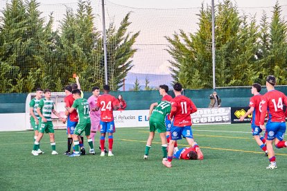 La Ciudad Deportiva acogió el derbi de Regional entre el CD Numancia B y el CD San José.