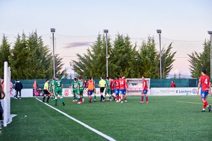 La Ciudad Deportiva acogió el derbi de Regional entre el CD Numancia B y el CD San José.