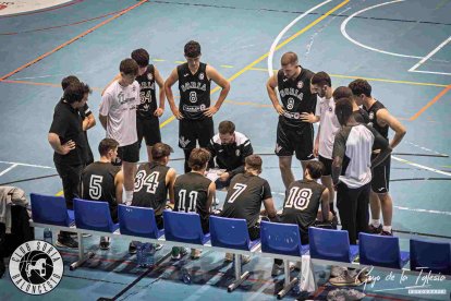 El Club Soria Baloncesto es octavo en una igualada tabla clasificatoria.