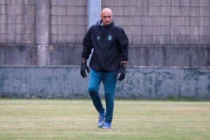 Laureano Echevarría es el entrenador de porteros del Rayo Cantabria y el domingo por primera vez será rival del Numancia.