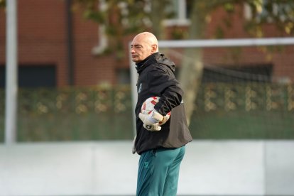 Laureano Echevarría en un entrenamiento con el Rayo Cantabria.